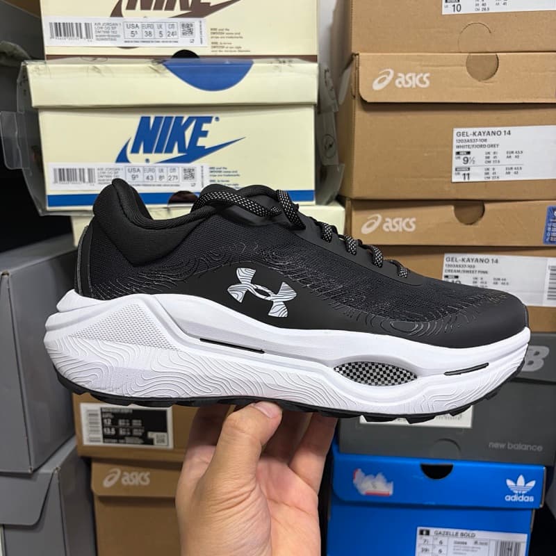 UA 登山鞋 40-45 5338038preto e branco