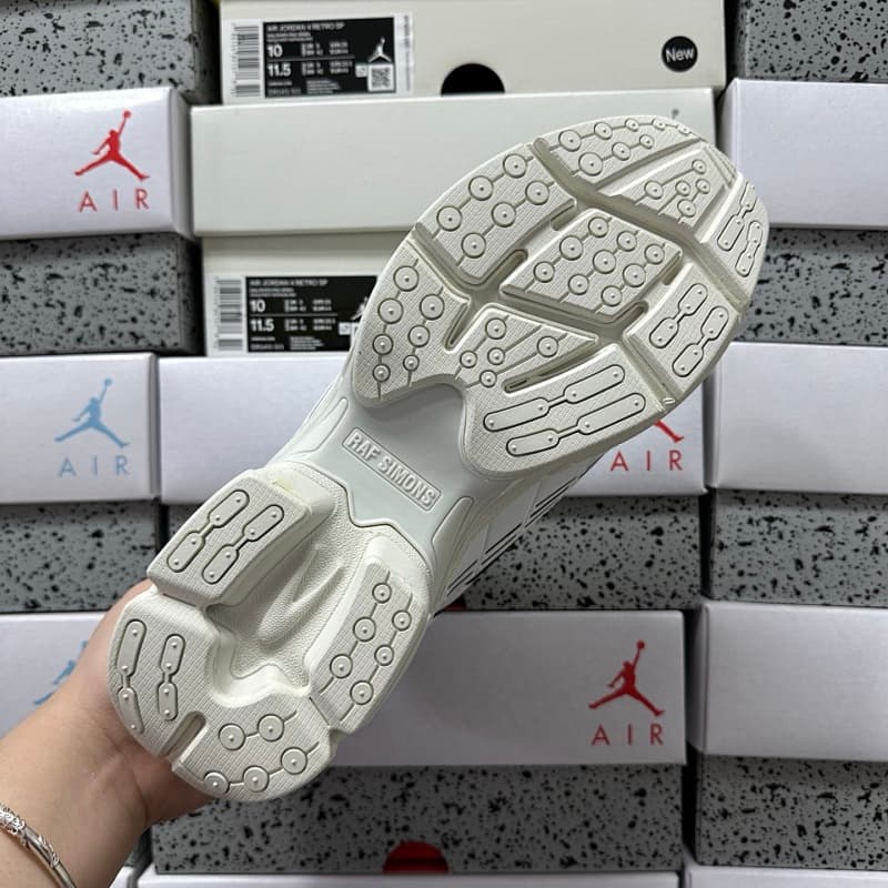 RAF SIMONS RESPONSE TRAIL branco e cinza HR830002S 39-45