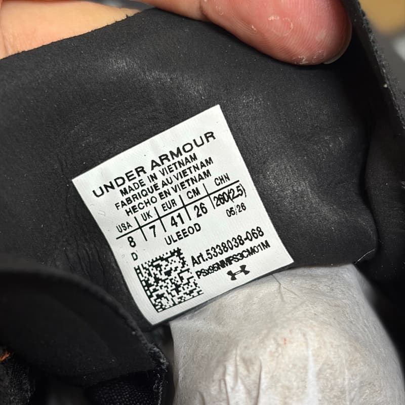 UA 登山鞋 40-45 5338038preto e vermelho