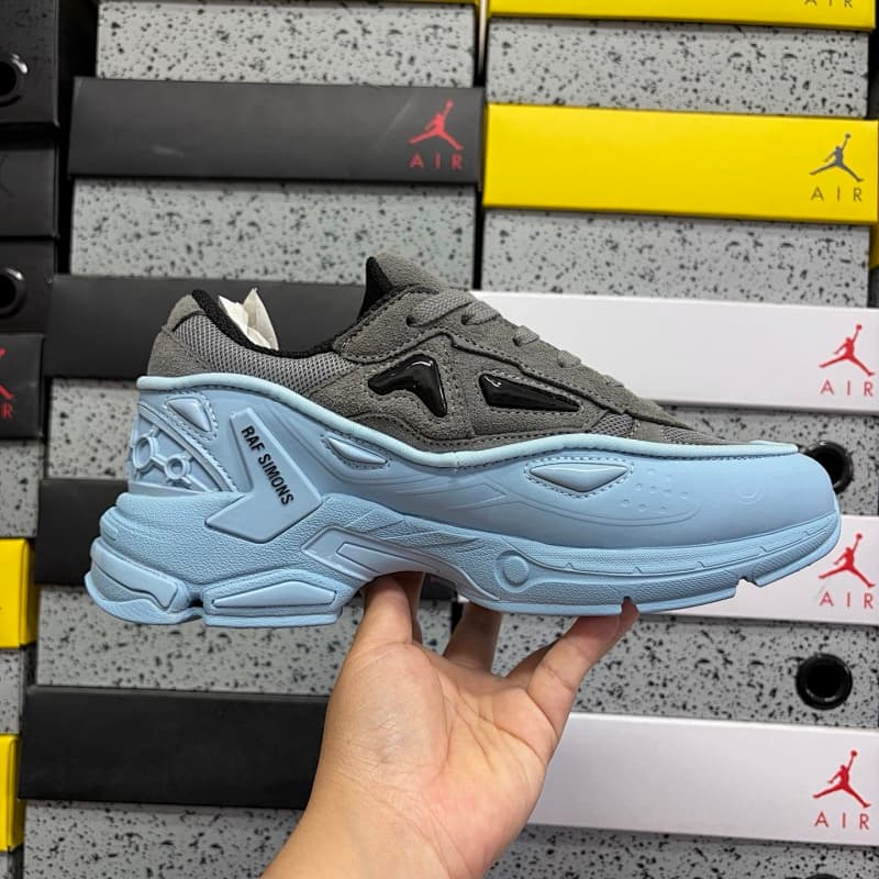 RAF SIMONS RESPONSE TRAIL azul e cinza HR830001S 39-45