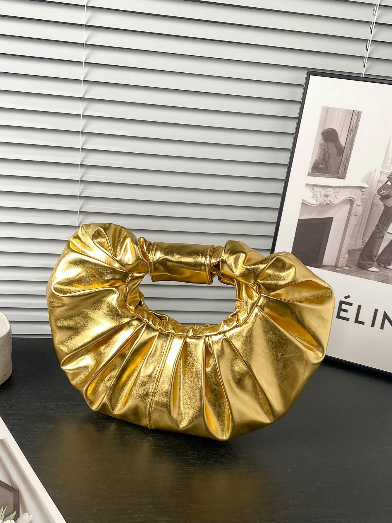 Bolsa de Nuvem com Brilho Metálico
