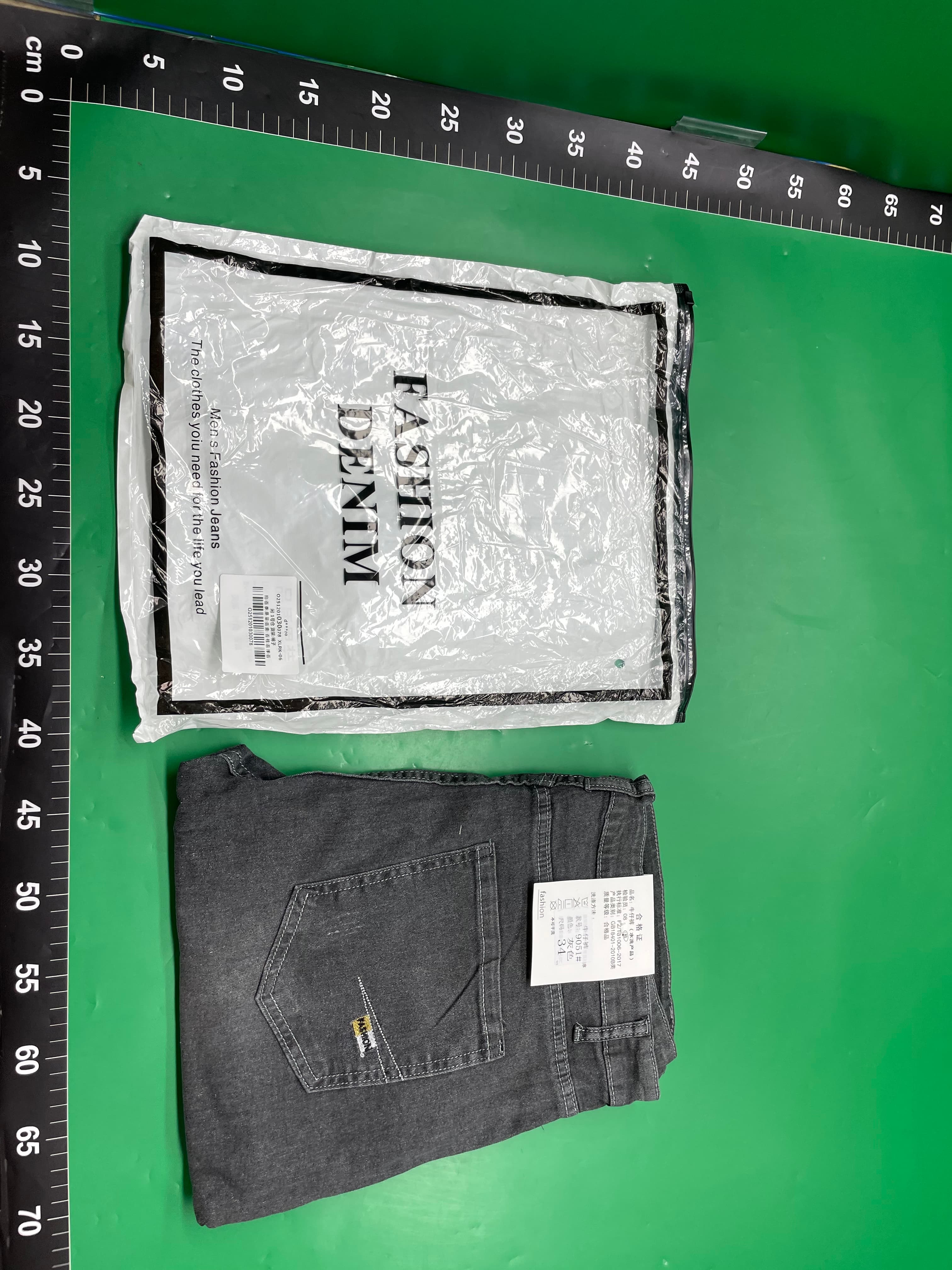 Calça jeans slim stretch masculina casual, primavera 2025, tendência primavera e outono.