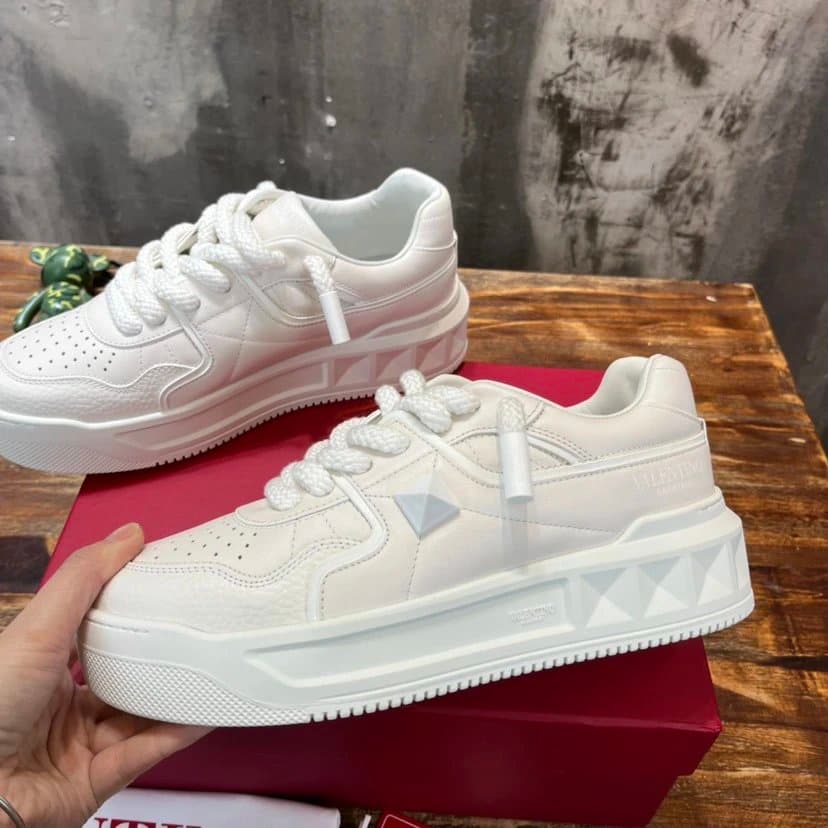 Shoes, sizes 45, 46, and 47—custom-made items are non‑returnable and non‑exchangeable.
